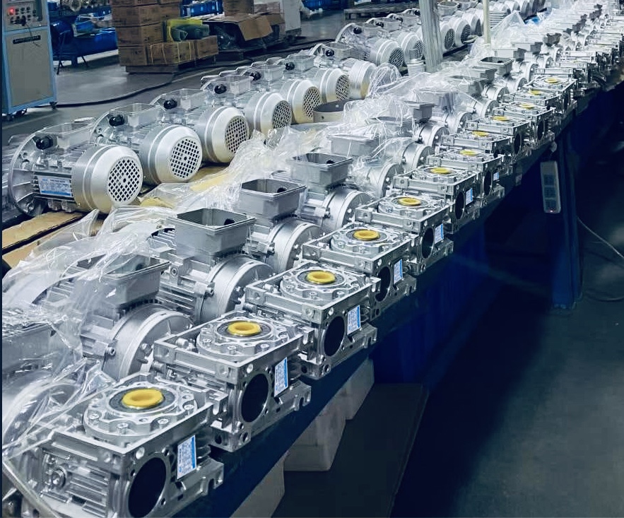 Contrasting Worm Gear vs. Bevel Gear